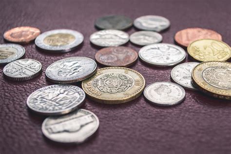 Advertisement There are eight euro coins ranging in value from 1 cent to 2 euros. They also vary in size and thickness according to their values to promote easier identification. A...